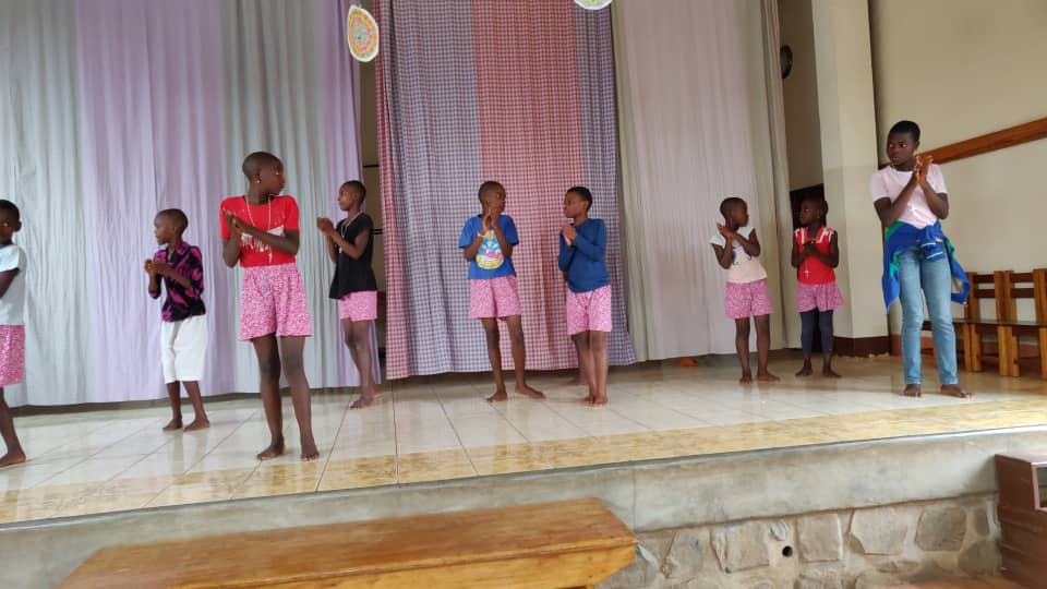 Activité caritative à l'orphelinat CROFEM