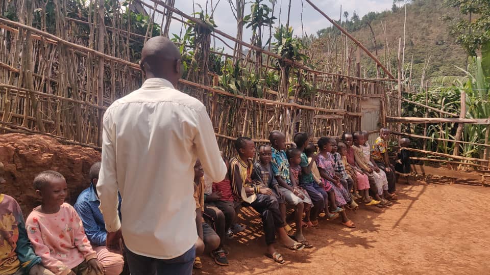 Visite à l'orphelinat Mwanda — photo 4
