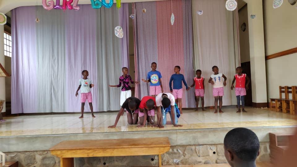 Sensibilisation dans les écoles de Bukavu sur les droits de l'enfant